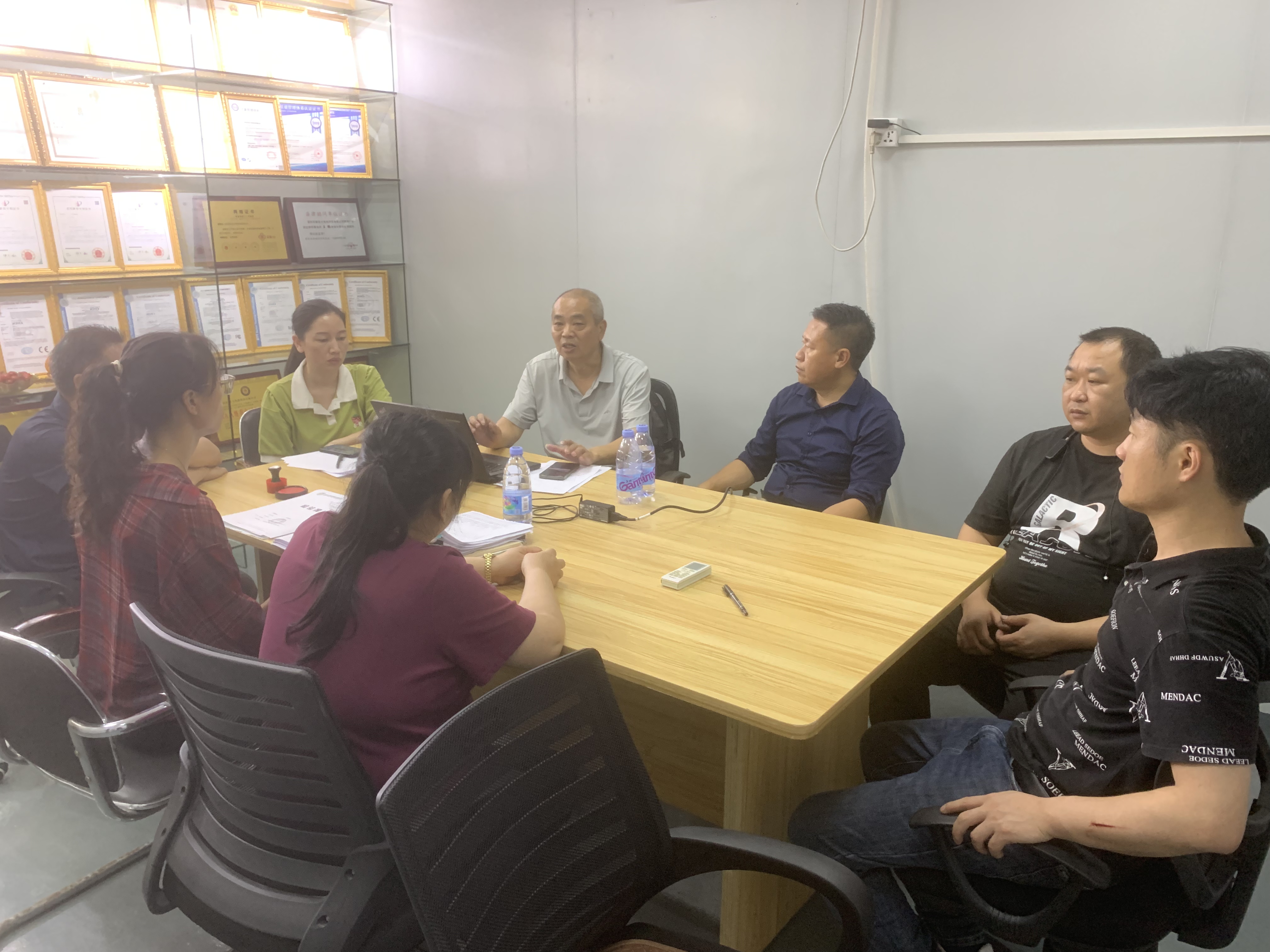 ​Laatupuolustuslinjan vahvistaminen ja teknologisen tehostamisen vahvistaminen - Shenzhen Xinhongda Electric Heating Technology Co., Ltd. järjestää sisäistä laatukoulutusta